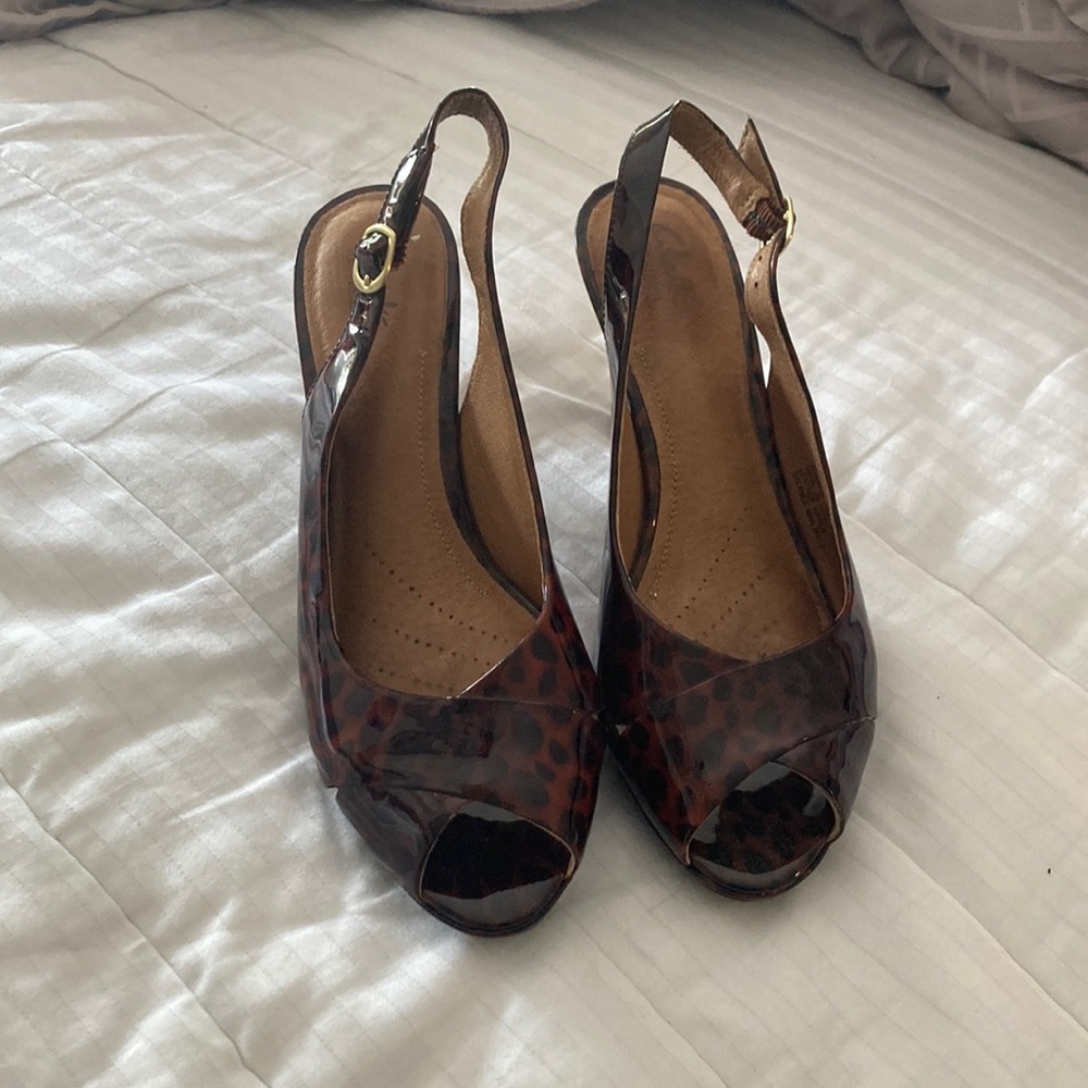 Clark’s leopard heels minimal wear